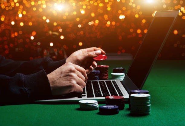 Spin outcome broadcast live from studio Real-time spin and ball landing on roulette wheel